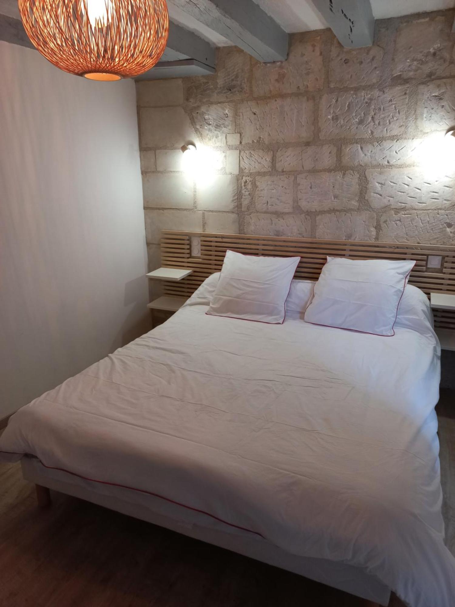 Agreable Maison De Ville Au Coeur De 시농 외부 사진