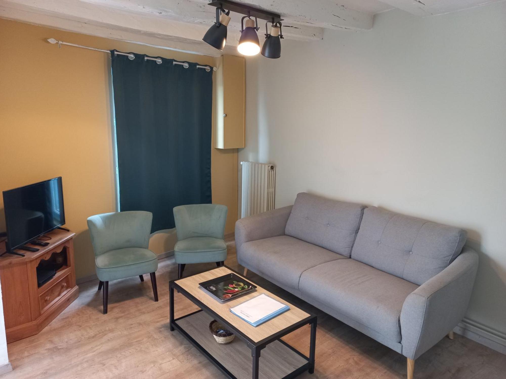 Agreable Maison De Ville Au Coeur De 시농 외부 사진