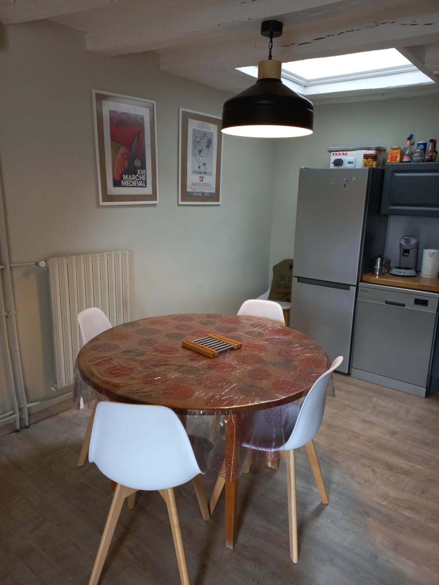 Agreable Maison De Ville Au Coeur De 시농 외부 사진
